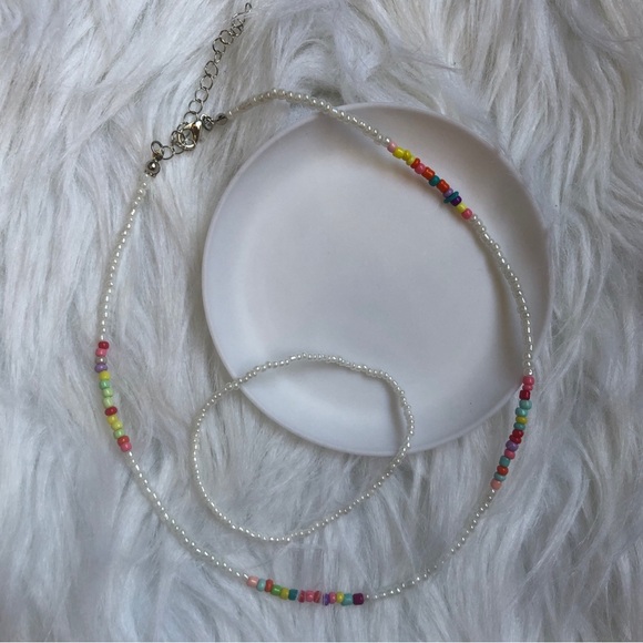 Cute and colorful beaded necklace and bracelet - Picture 2 of 3